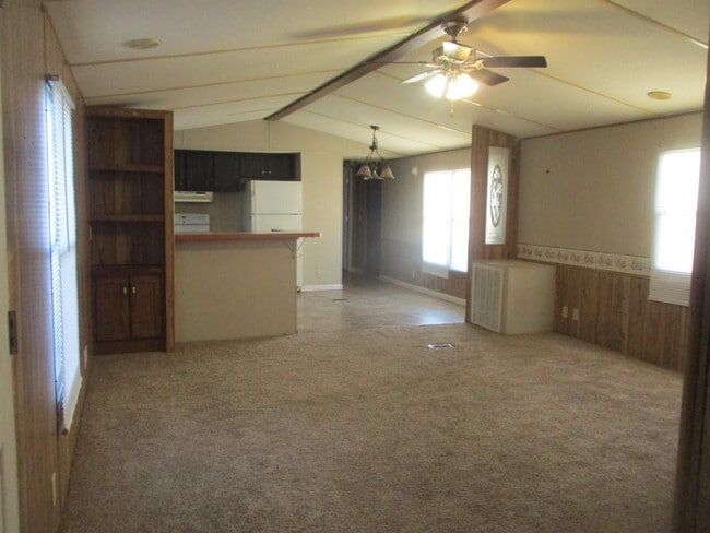 Photo - 413 Debby St
