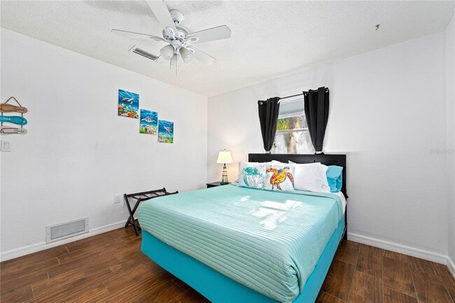 Photo - 2549 Clarendon Ave
