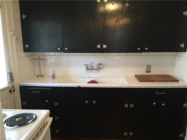 Photo - 3 Bedroom 2 story Duplex near ODU!