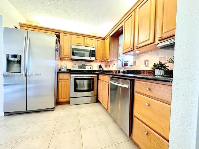 Building Photo - 9355 SW 8th St Unit 101 Rental