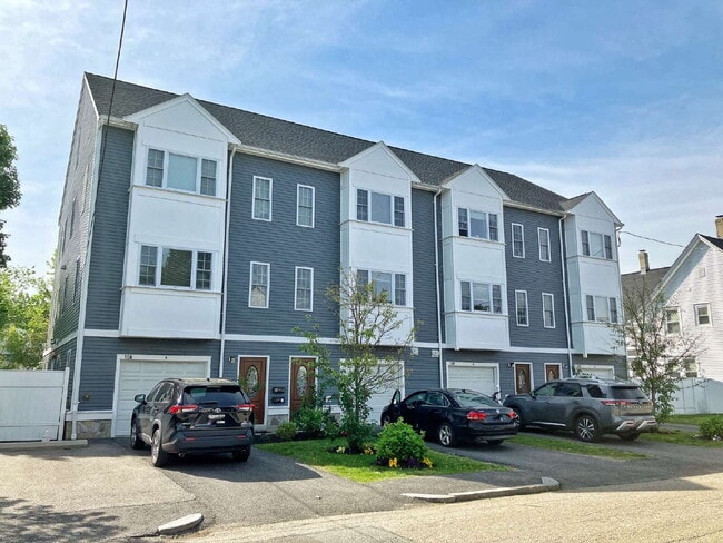 Spacious 3-Bedroom with Granite Touches & a large family room - Spacious 3-Bedroom with Granite Touches & a large family room Unidad B