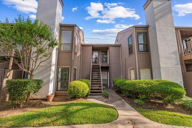 Building Photo - 1201 Bering Dr Unit 28