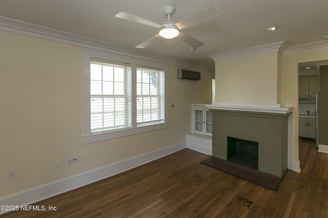 Photo - 317 E 6th St
