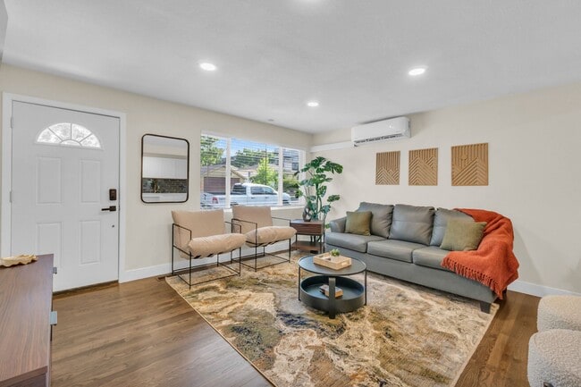 Photo - Fully Furnished Sunnyside Townhome | All-Inclusive | Flexible Stays