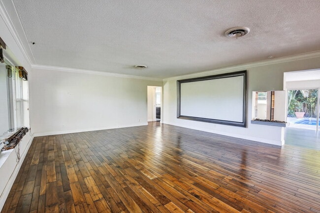 Photo - 2740 NE 34th St