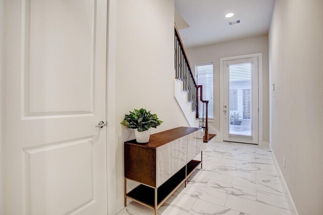 Photo - 2926 Alice St