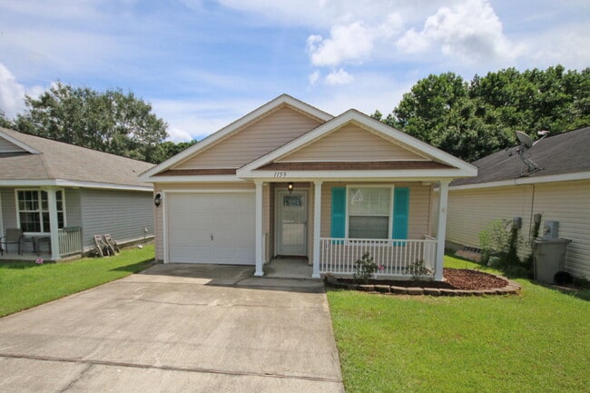Building Photo - West Pensacola Patio Home Featuring Open Living Design, Stainless Appliances, Private Fenced Yard...