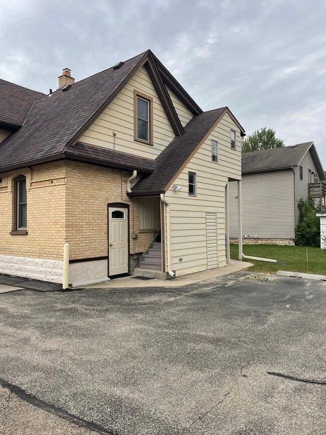 Photo - 903 N Division St Unit 2-Upper