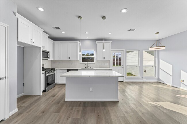 Photo - 8211 James Franklin St