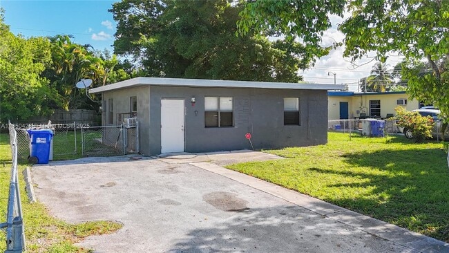 Building Photo - 2419 NW 6th Ct Rental