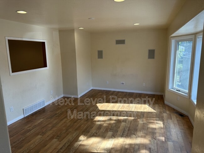 Photo - 626 1/2 7th Ave W - 1