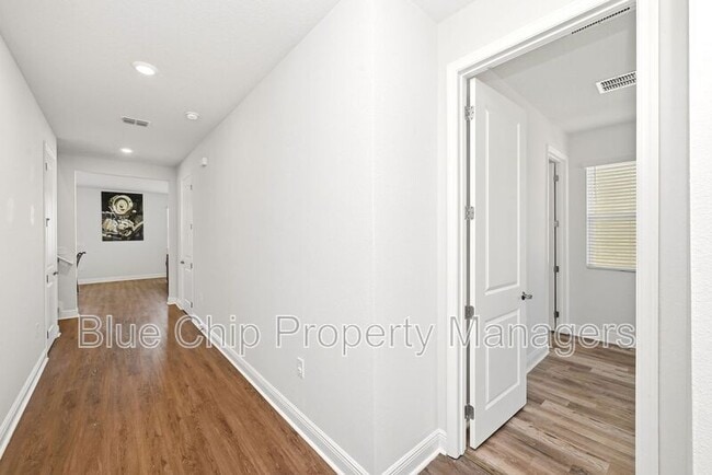 Photo - 1128 Sugarwood St
