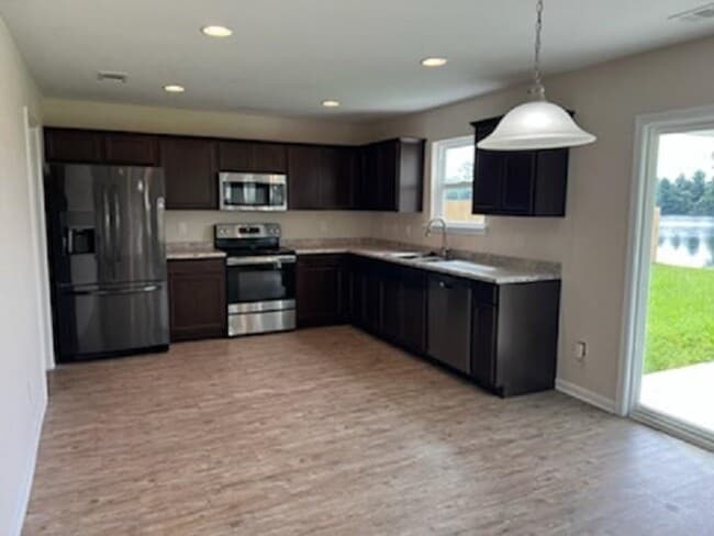Photo - 119 Roswell Dr W