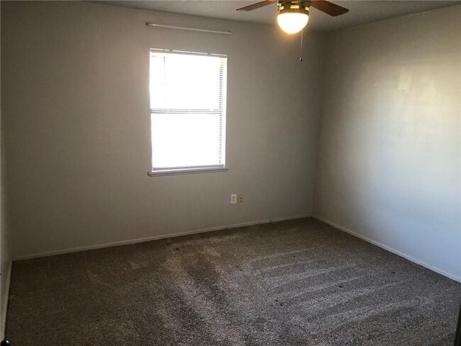 Photo - 300-302 W Benton St