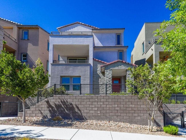 Building Photo - Summerlin Beauty With Bed and Bath On 1st Floor