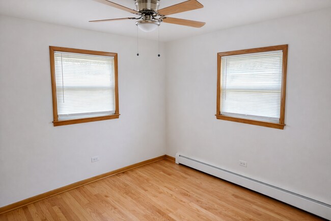 Photo - 5834 W Montrose Ave