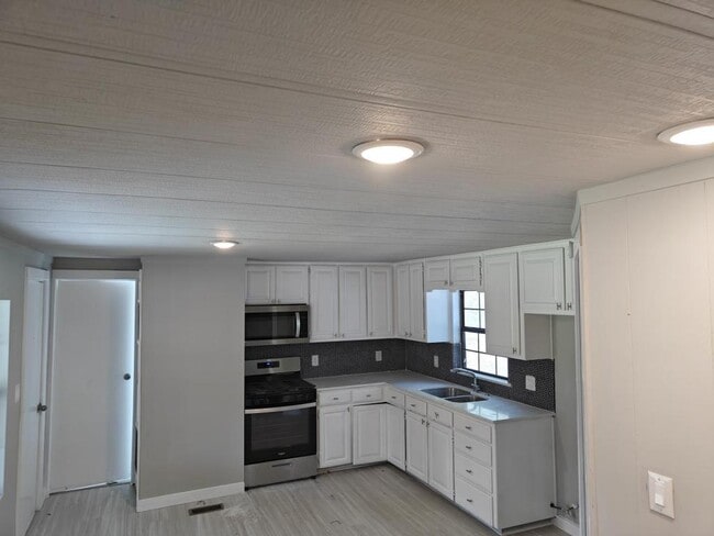 307 W Gentry St