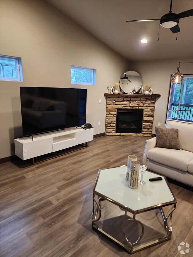Building Photo - 622 Creekside Dr Rental