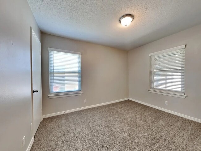 Photo - 805 Woodleigh Dr