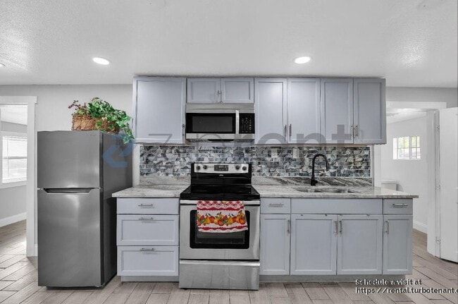 Photo - 9402 N 16th St