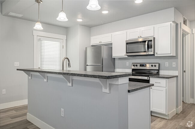 2BR, 2BA - 996SF - Kitchen