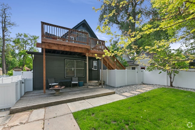 Building Photo - 424 W Oak St Rental