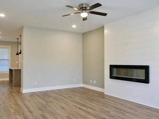 Photo - 112 Brighton Park Pl