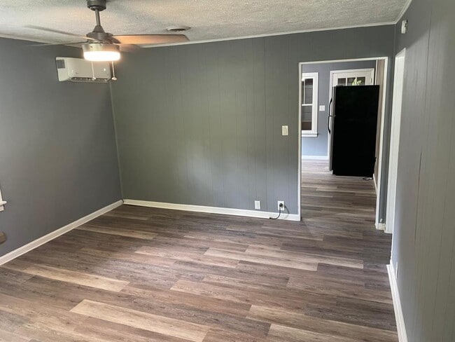 Photo - 525 Meadowbrook Ave