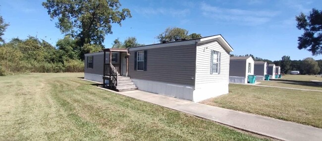 Building Photo - Cute 2 bed/2 bath mobile home in Opelousas Unit CVMHP271