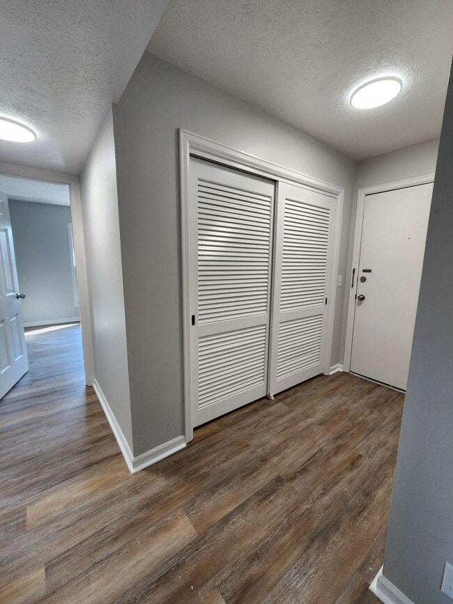 Colonial Plaza Apartments