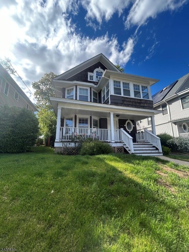 Building Photo - 96 Grove St