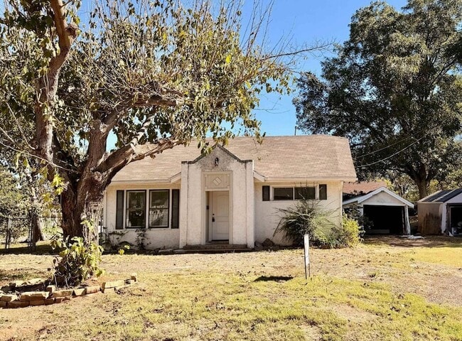 Building Photo - 2213 Bridwell St