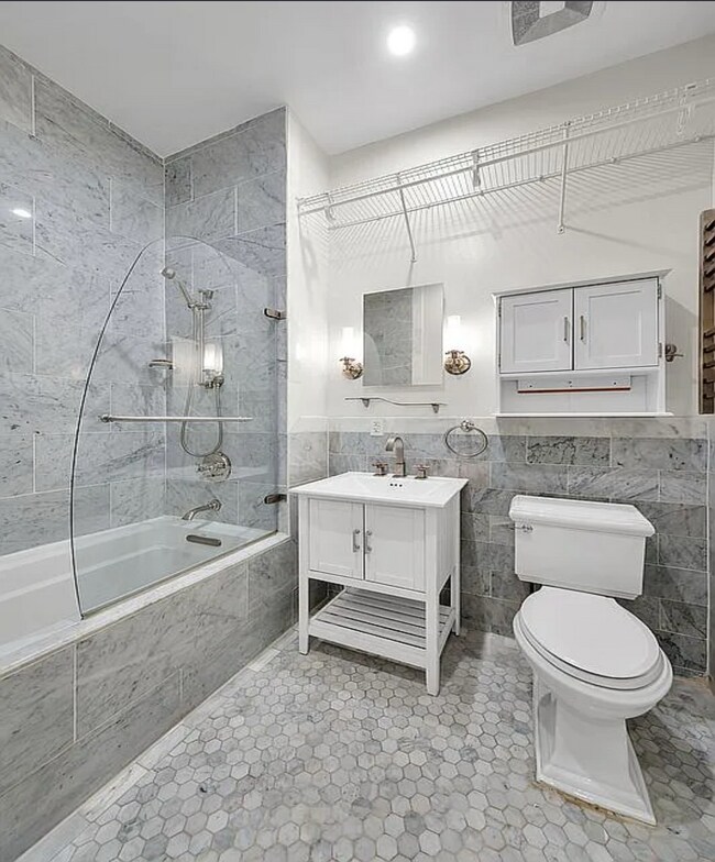 Photo - 32 E 74th St Unidad 3