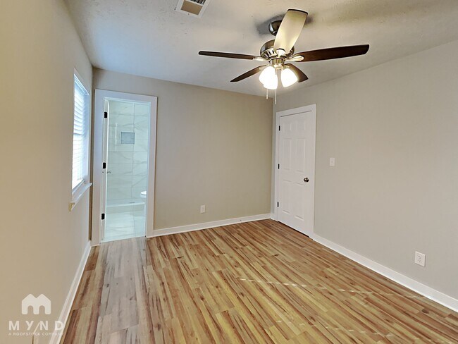 Photo - 325 Morris Dr SE