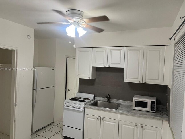 Building Photo - 1931 Jefferson St Unit E