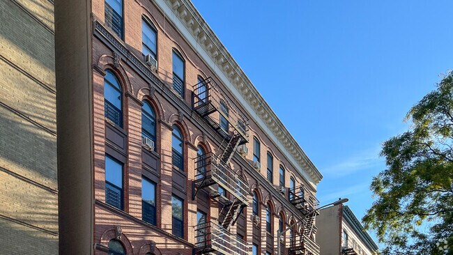 Photo - 463-467 W 166th St