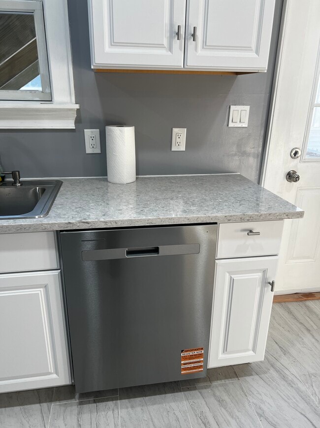 Kitchen - 111 Lafayette St Unit 1