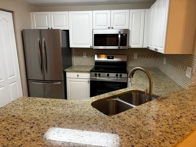 Breakfast Bar overlooking Kitchen - 5080 Fairways Cir Unit G208