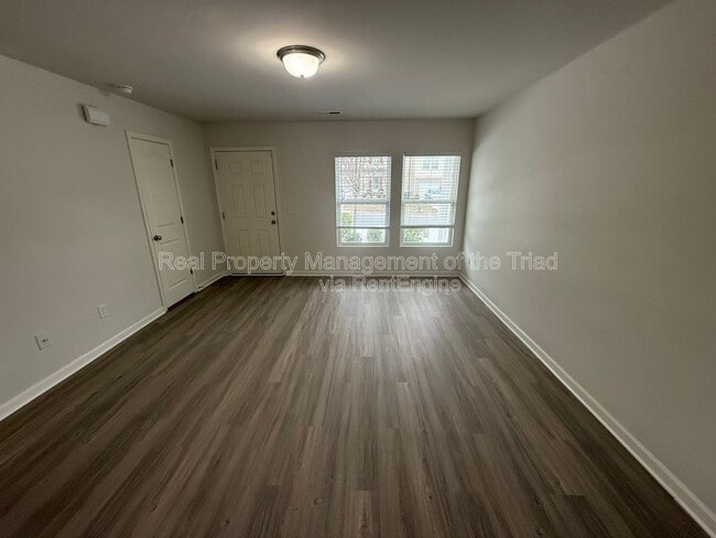 Photo - 3904 Vershire Ave