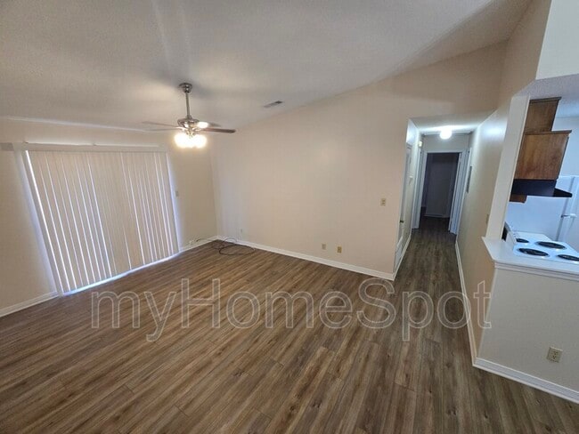 Photo - 8430 Country Walk Dr