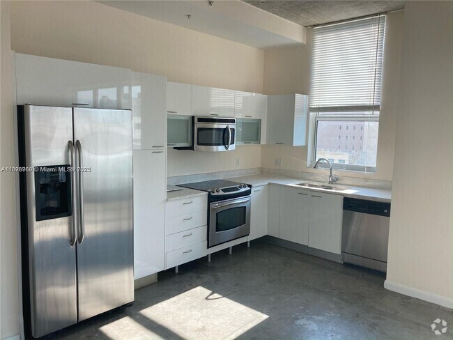 Building Photo - 133 NE 2nd Ave Unit 913 Rental