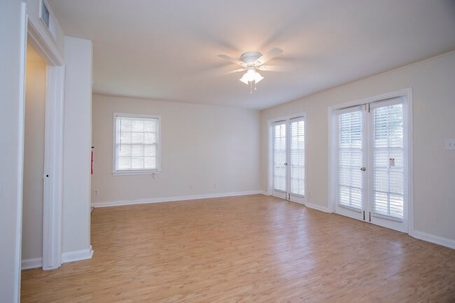 Photo - 1741 Commonwealth St