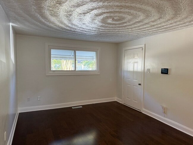 Photo - **3bed House - Skip The Apartment Chaos - ...