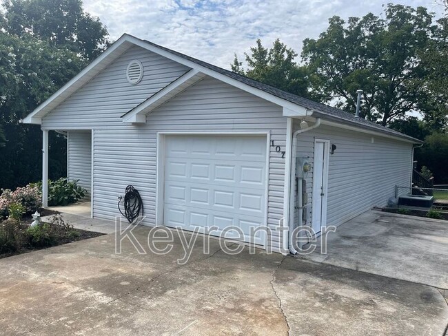 Photo - 107 Miranda Way