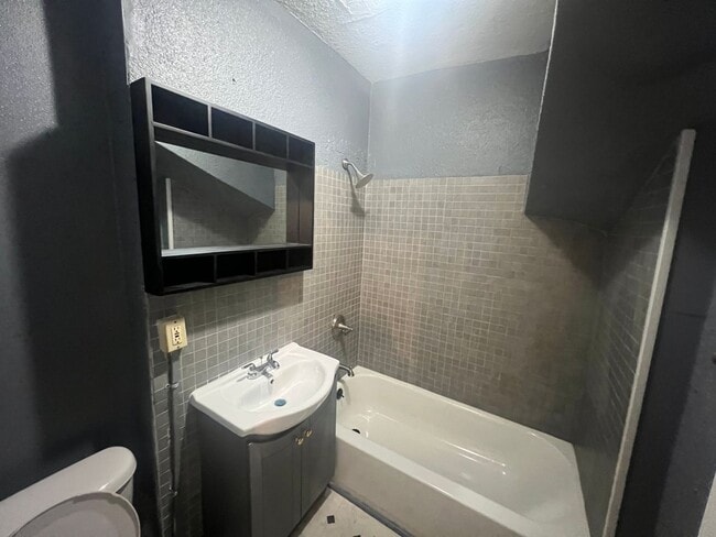 Photo - 2 Bedroom Lower Duplex Milwaukee