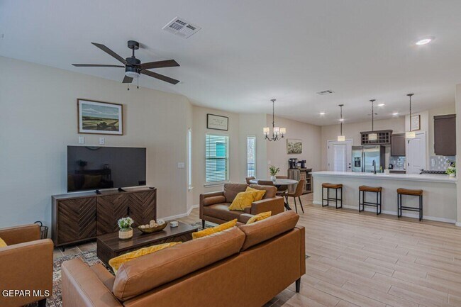 Photo - 360 Hector Porras Dr