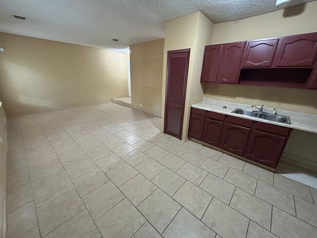 Photo - AVAILABLE NOW! 2 Bedroom / 1 Bath Home Near Randolph AFB!