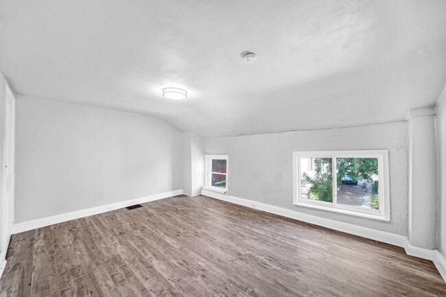 Photo - 137 E Miner St