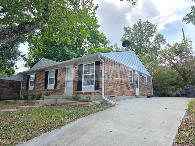 364 E Tiverton Way