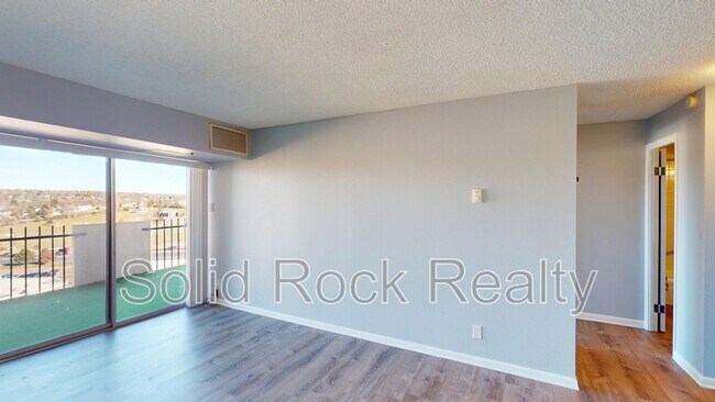 Photo - 411 Lakewood Cir